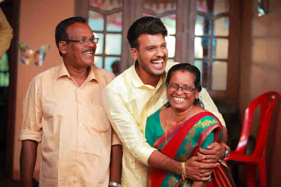 photo-of-a-happy-indian-parents-with-their-son-on-the-occation-of-his-marriage