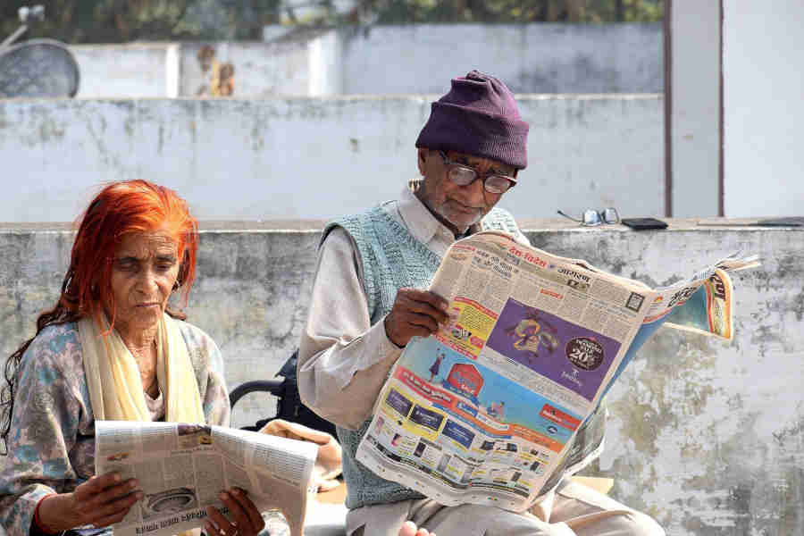 photo-of-an-educated-indian-old-parents-sitting-and-reading-newspapers-together